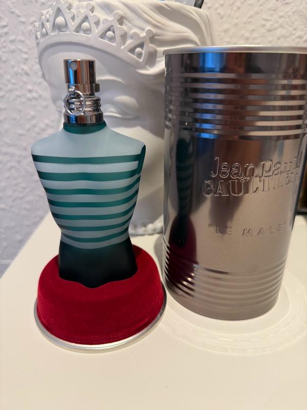 Customer photo for "A fresh, clean and masculine fragrance with a warm vanilla dry-down that is easy to wear day or night."