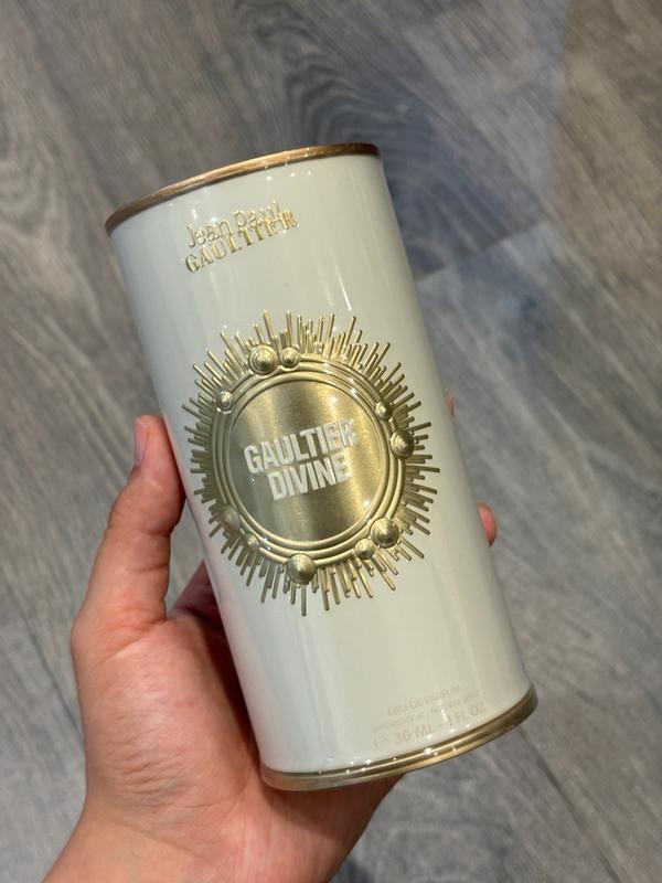 Customer photo for "Great perfume for fans of an intense, sweet scent."