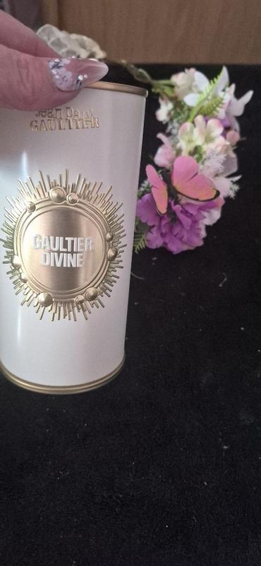 Customer photo for "Beautiful packaging and amazing fragrance."
