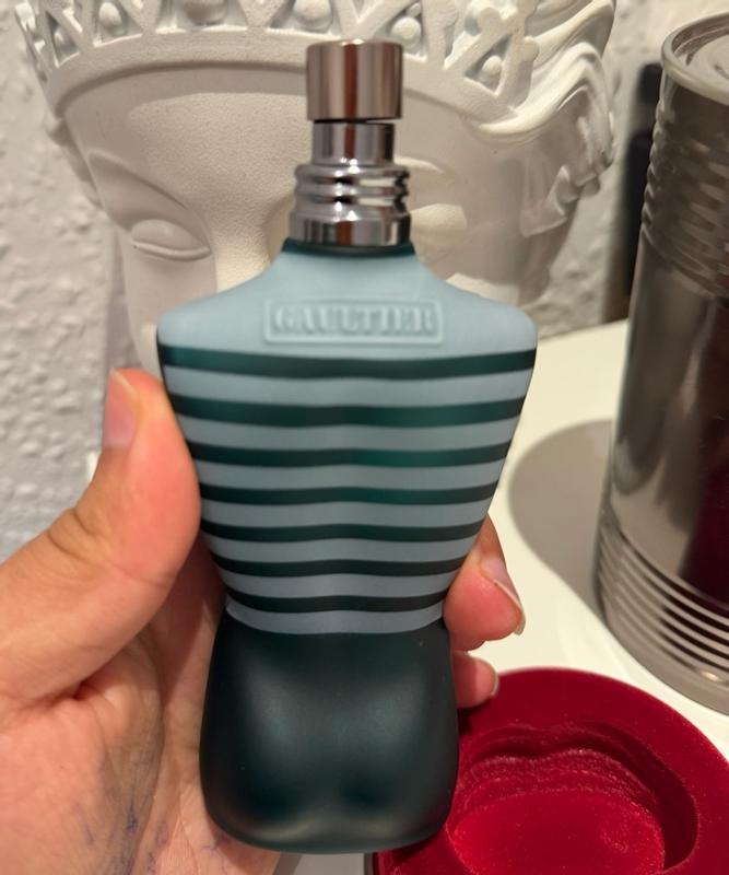 Customer photo for "A fresh, clean and masculine fragrance with a warm vanilla dry-down that is easy to wear day or night."