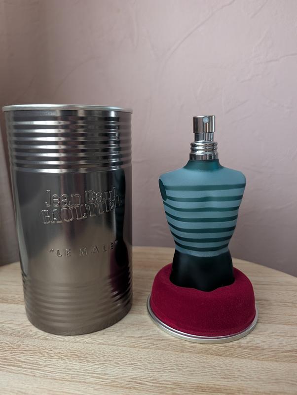 Customer photo for "Classic, predictable and acceptable scent"