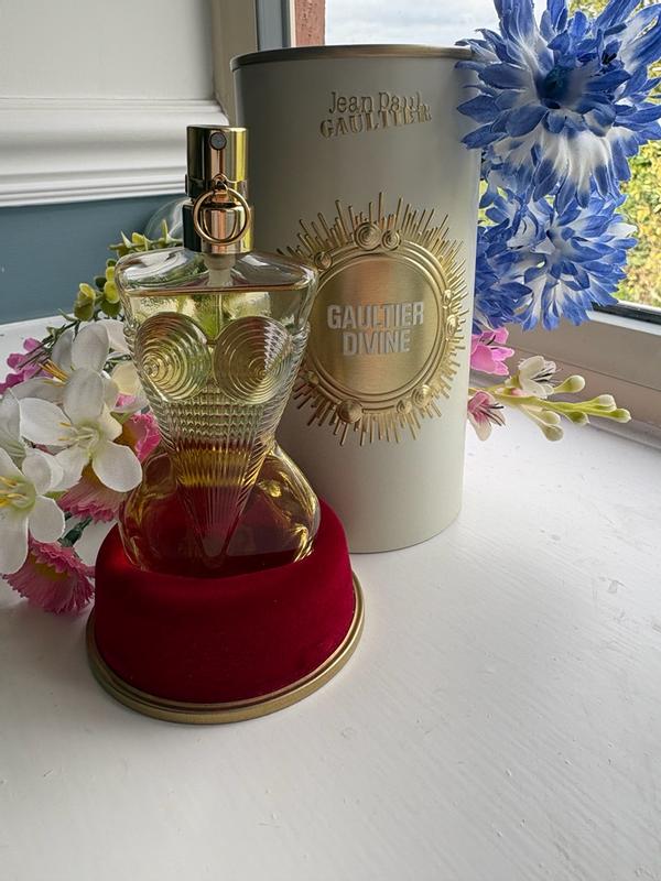 Customer photo for "Elegantly packaged and long lasting smell"