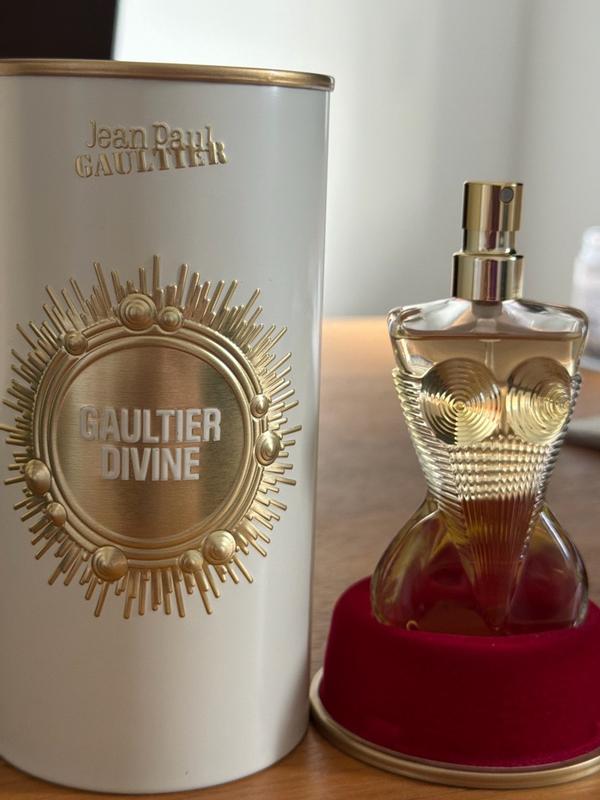 Customer photo for "Smells and looks expensive"
