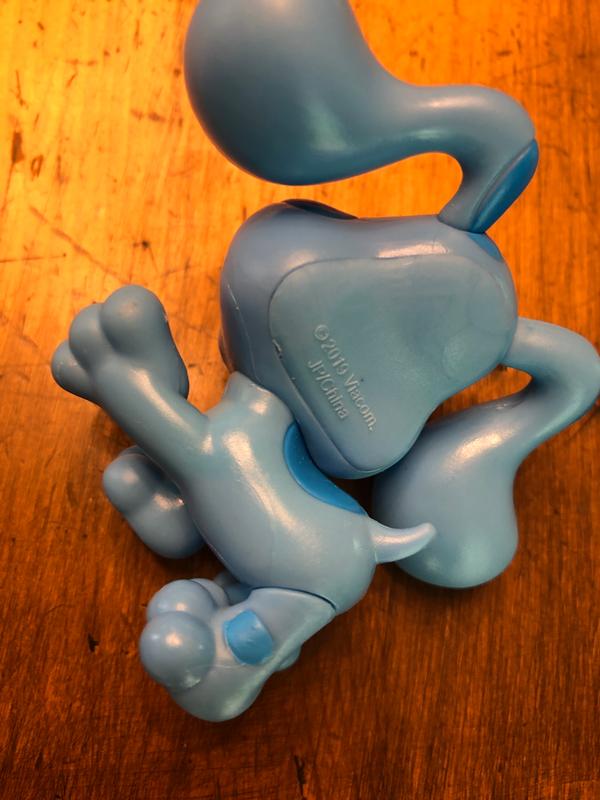 Seam that can be pulled apart.