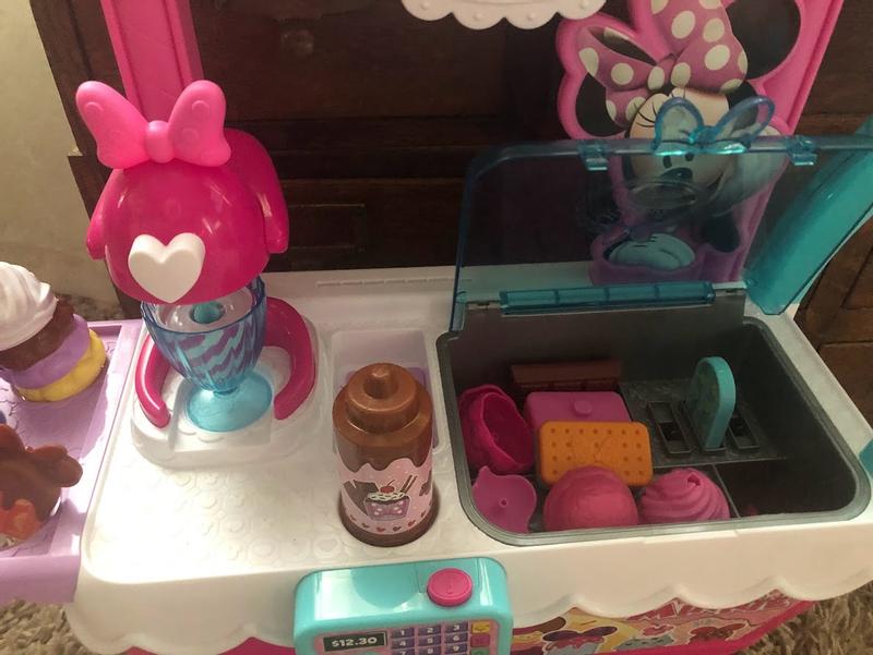 Storage area and shake mixer