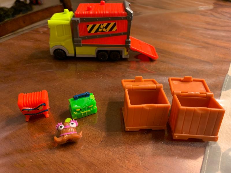 Smash Crashers Trucks and Collectibles Surprise Box Unboxing Toy Review 