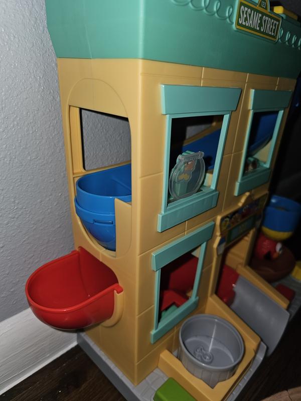 This red piece doesn't secure very well