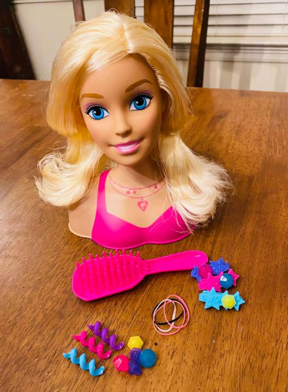 Lots of accessories to make Barbie's hair perfect!