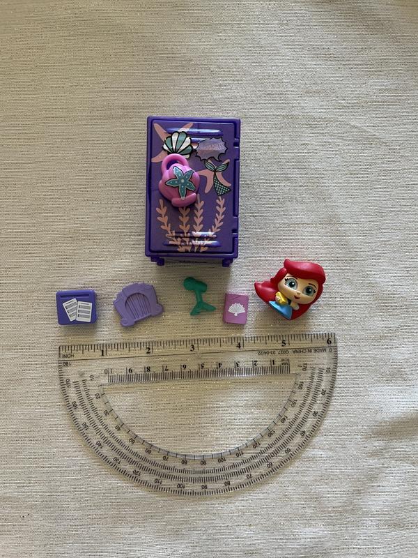 Locker, doll, accessories and stickers