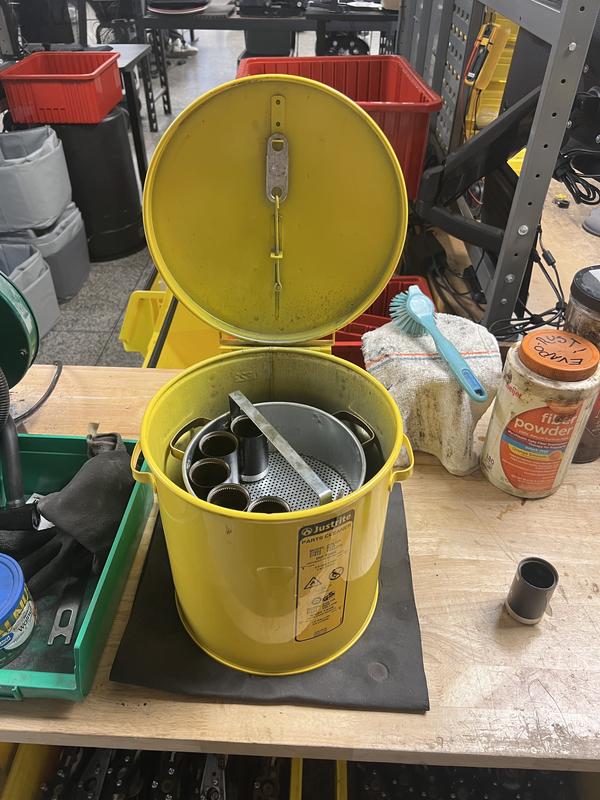 1 Gallon Steel Wash Tank With Basket | Self-Close | 27711 / 27811