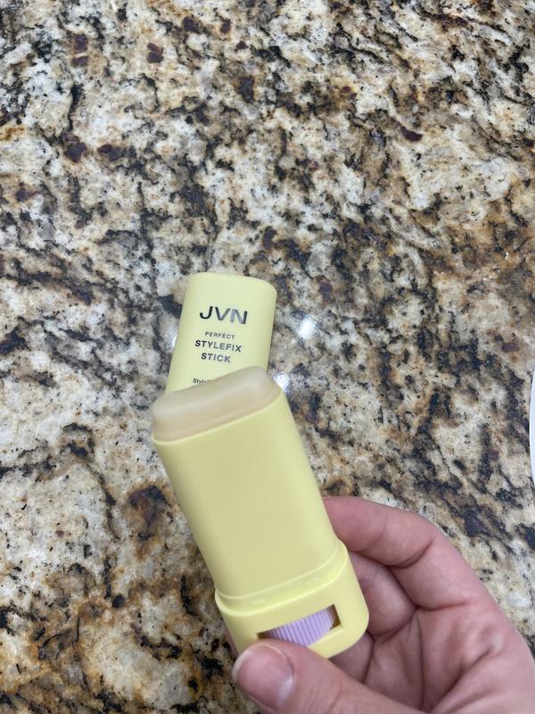 Easy application ! Uncap and apply directly to hair