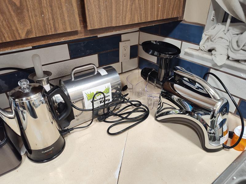 Omega Cold Press Premium Masticating Juicer with Nutrition Omega Cold Press Premium Masticating Juicer with Nutrition