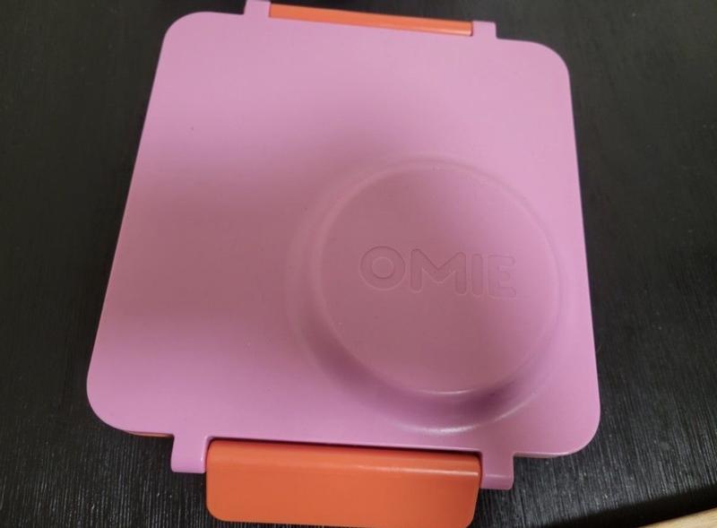 Customer photo for "Pink Omie lunch box"