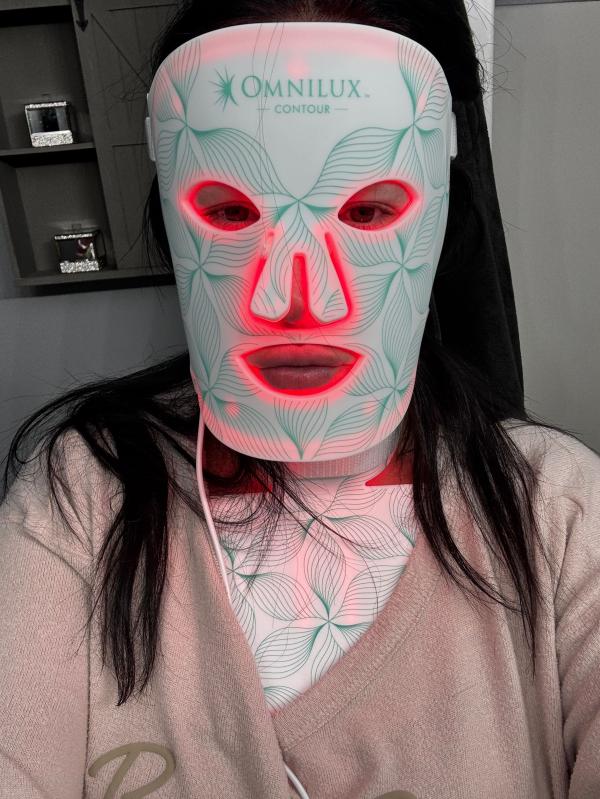 Customer photo for "Omnilux face and neck & decollete masks"