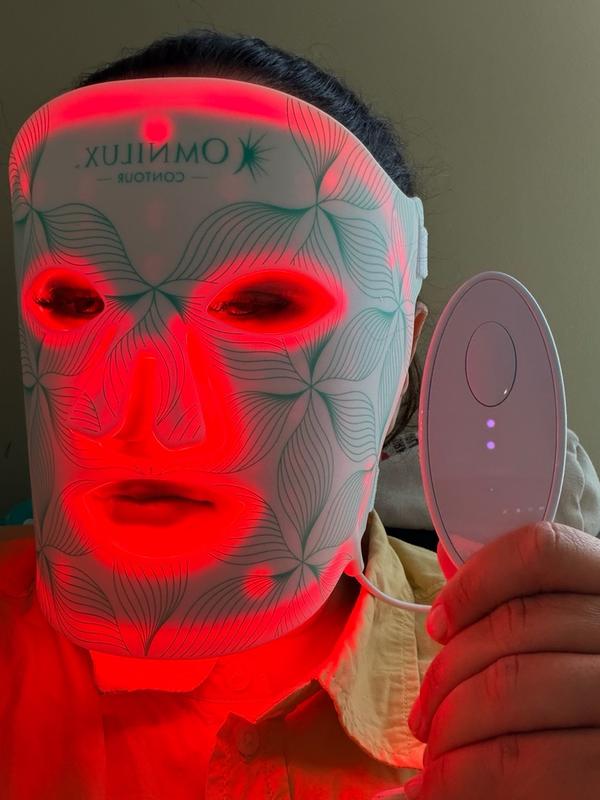 Customer photo for "Comfortable, easy to use, and great addition to my skincareroutine"