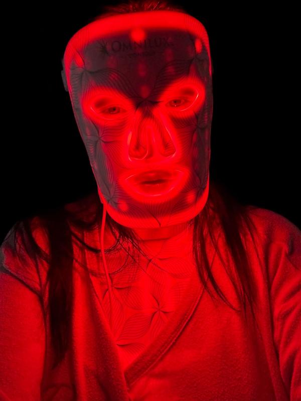 Customer photo for "Omnilux face and neck & decollete masks"
