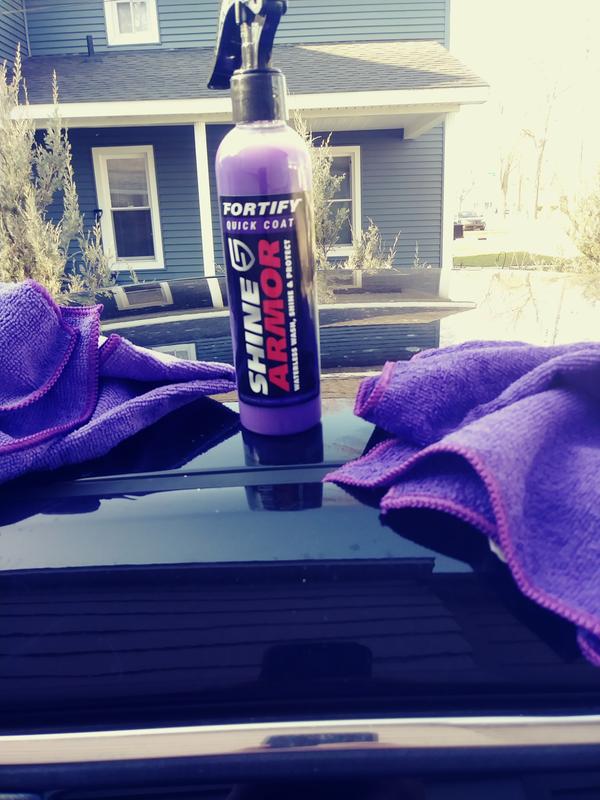 Shine Armor 3-in-1 Ceramic Waterless Wash, Shine, and Protect Spray 8oz and 2 Microfiber Clothes