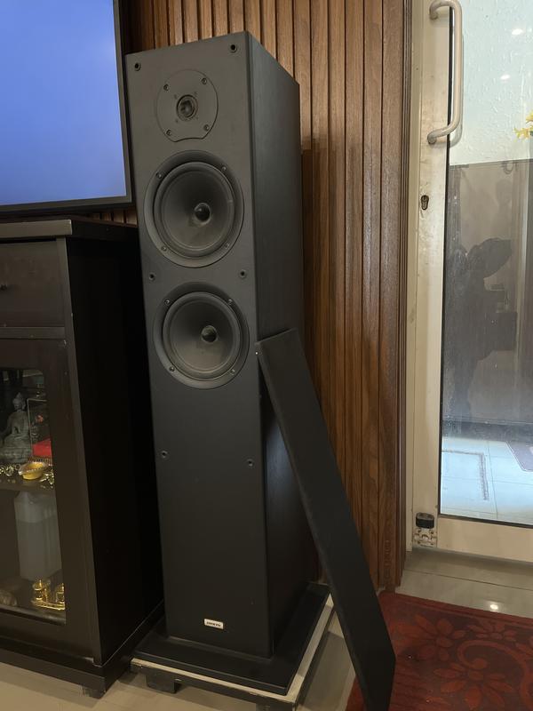 Onkyo store tower speakers