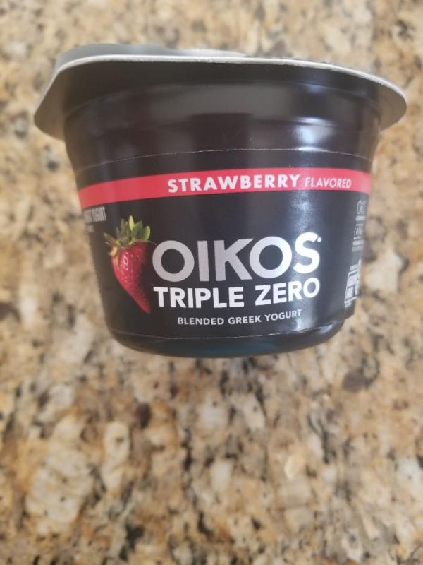 Oikos Triple Zero Strawberry Nonfat Greek Yogurt, 0% Fat, 0g Added Sugar  and 0 Artificial Sweeteners, Just Delicious High Protein Yogurt, 5.3 OZ Cup