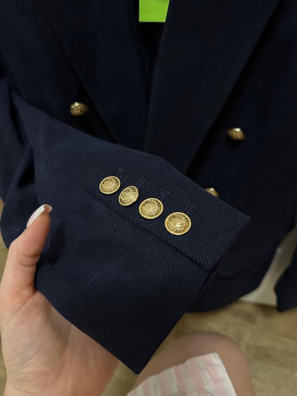 Customer carousel item 7.