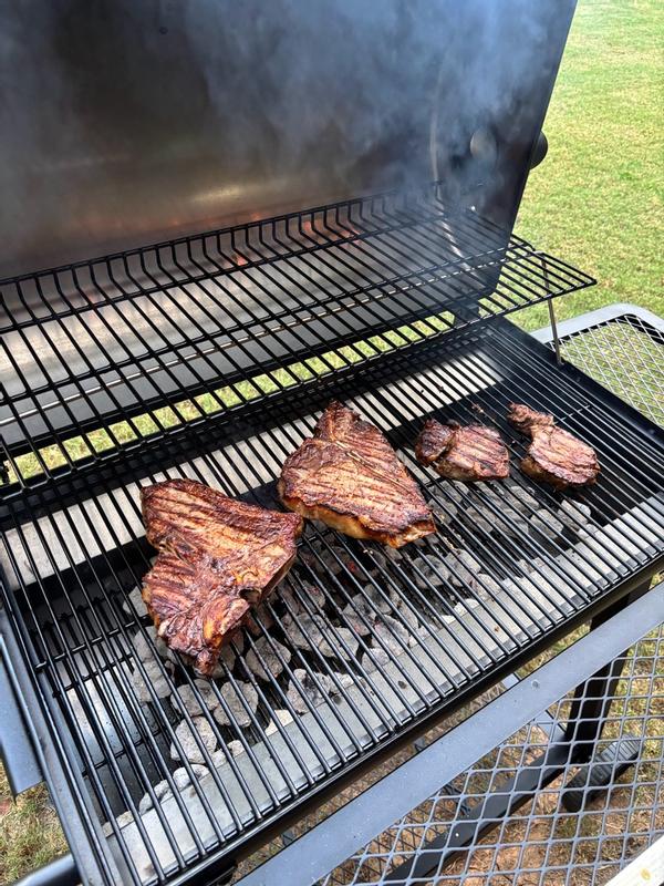 Laredo™ Series 900 Charcoal Grill