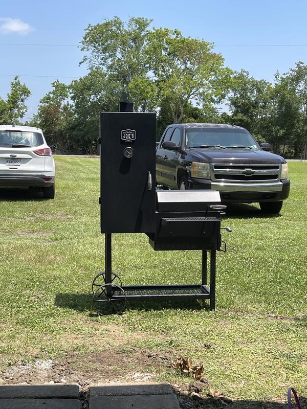 Oklahoma Joe's Bandera Vertical Offset Smoker, Black & Reviews