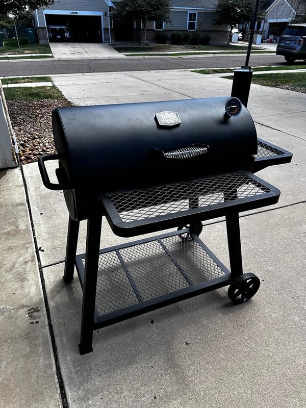 Laredo™ Series 900 Charcoal Grill