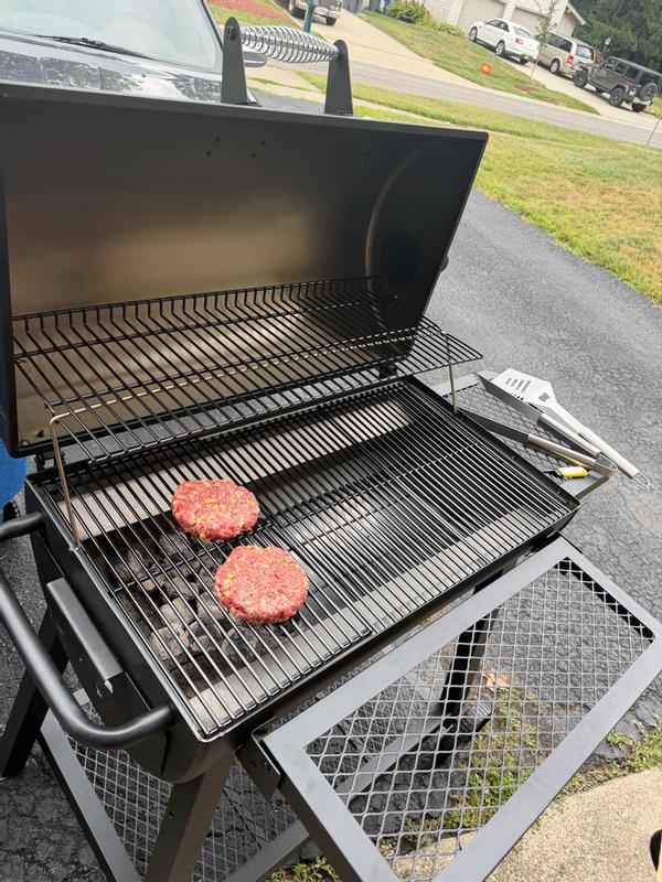 Laredo™ Series 900 Charcoal Grill