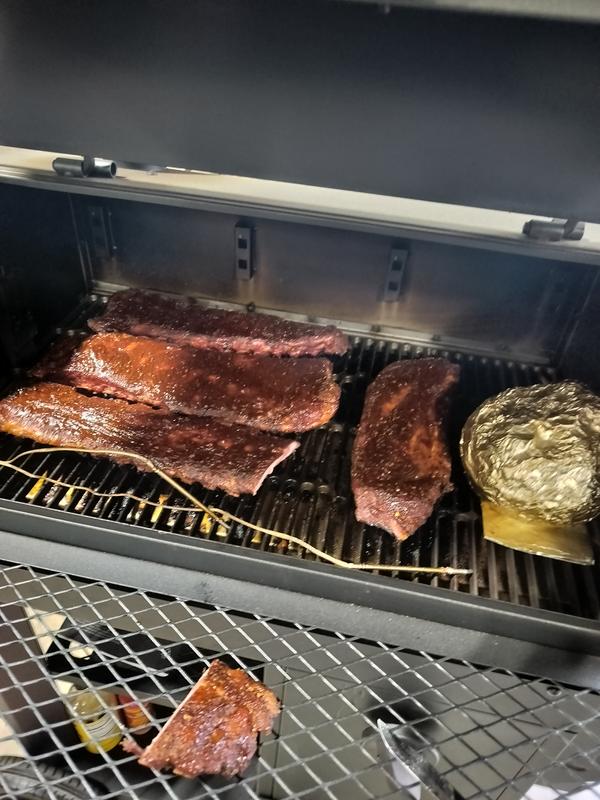 900 DLX Auto-Feed Charcoal Smoker and Cover | Tahoma™ | Oklahoma