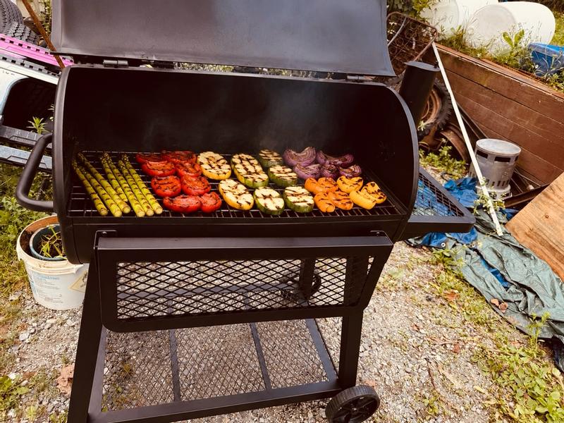 Laredo™ Series 900 Charcoal Grill