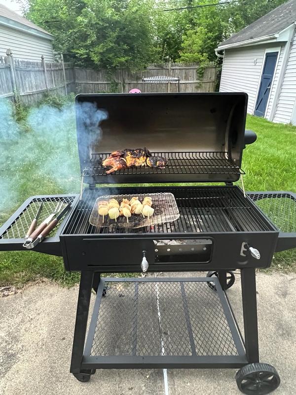 Laredo™ Series Deluxe Charcoal Grill