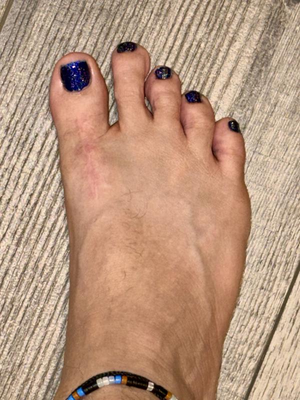 Sparkly blue toes