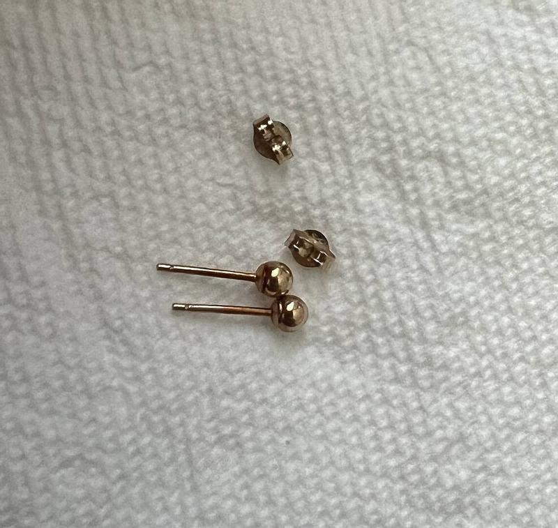 Customer photo for "Definitely not pure gold."
