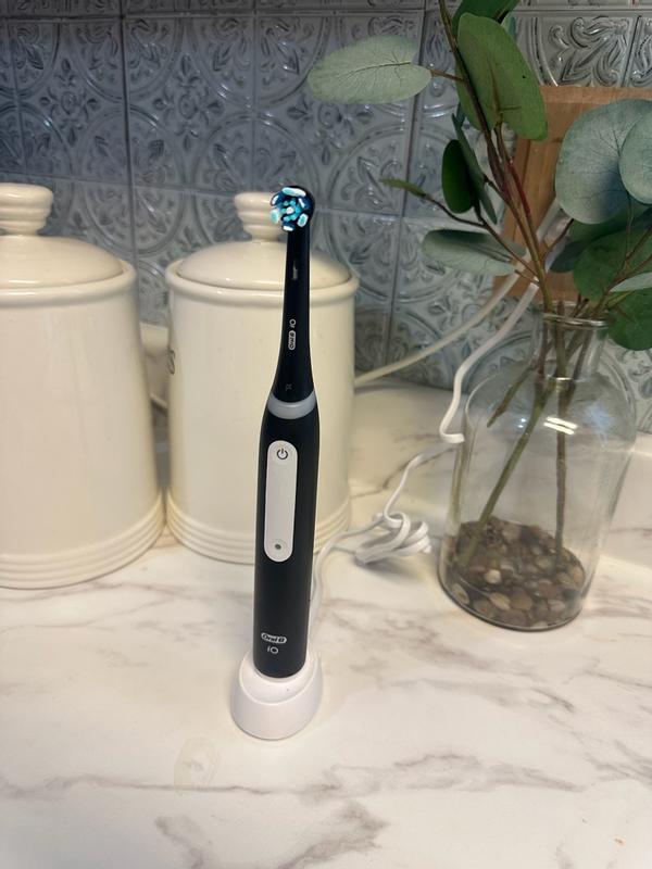 Oral-B iO Series 4 Electric Toothbrush with (1) Brush Head