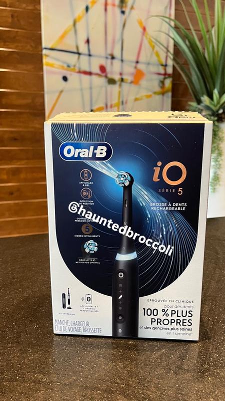 Oral-B iO Series 5 Electric Toothbrush with (1) Brush Head