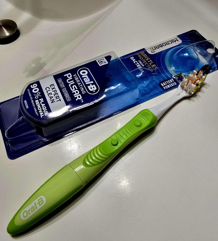 thumbnail image 2 of Oral-B Pulsar Battery Powered Toothbrush, Medium, 4 Pack – Batteries Included 2 of 4