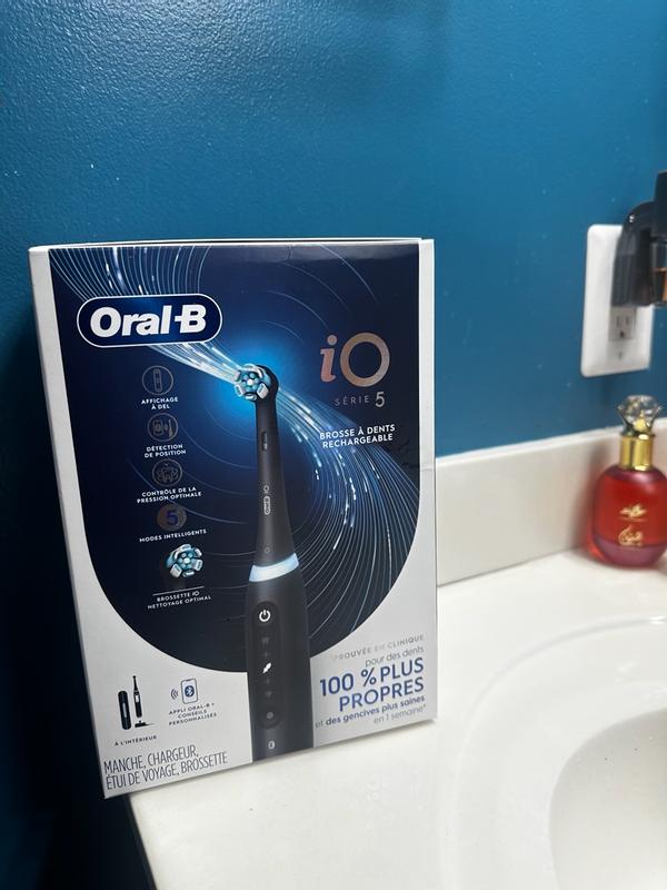 Oral-B iO Series 5 Electric Toothbrush with (1) Brush Head