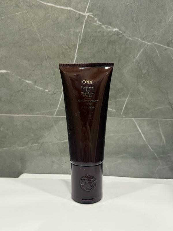Customer photo for "Smells divine, but average volumizing performance😔"