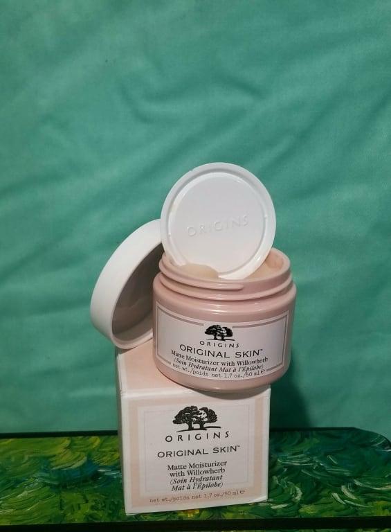 The lotion and packaging