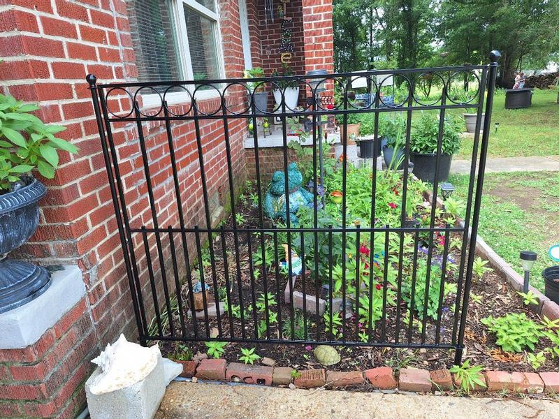 YARDLINK Grand Ambrose XL 3-ft H x 4-1/2-ft W Black Powder Coated Steel No Dig Flat-top No Dig Decorative Fence Panel
