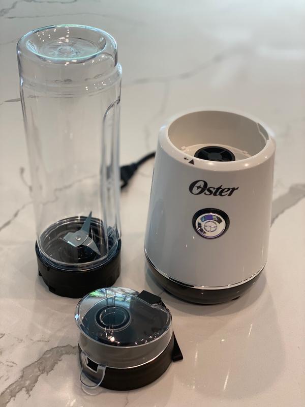 Smooth Sipping Made Easy: Unboxing and Review of the Hamilton Beach  Personal Mini Blender -  Adviser