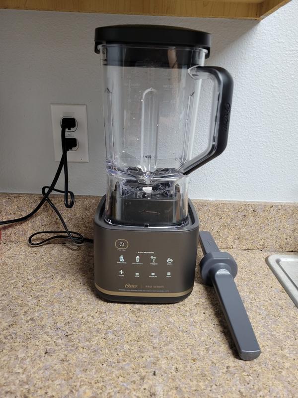 Oster® Pro Series Blender with 1100-Watt High-Performance Oster® Pro Series Blender with 1100-Watt High-Performance