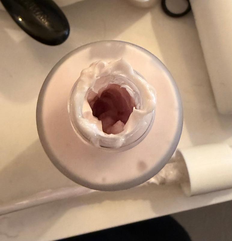 Customer photo for "Won’t work and not full"