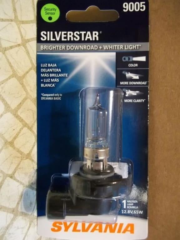 SYLVANIA 9005 SilverStar Bulb