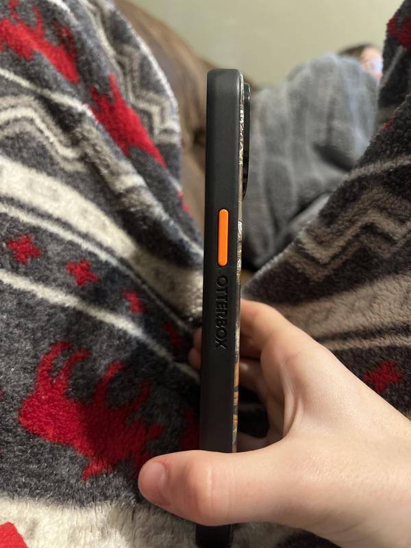 I love the orange it makes it stand out and the camo just makes it 10x better