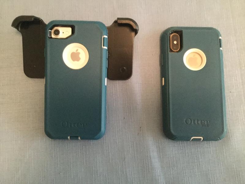 iPhone 7 (L)  and iPhone XS (R)