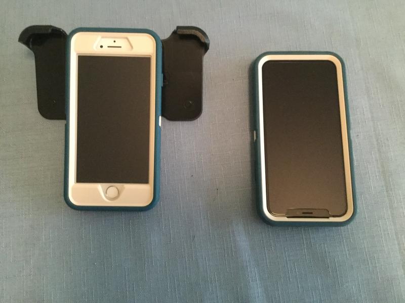 iPhone 7 (L)  and iPhone XS (R)