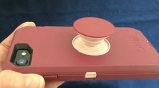 iPhone SE (2nd gen) in otterbox w pop up