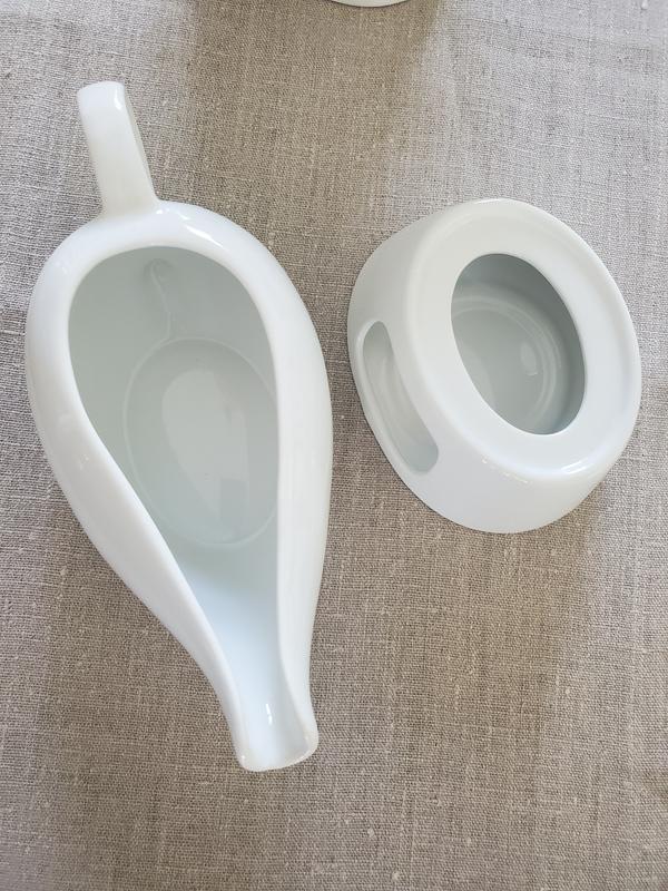 Over and Back Gravy Boat and Warmer Stand, Set of 2