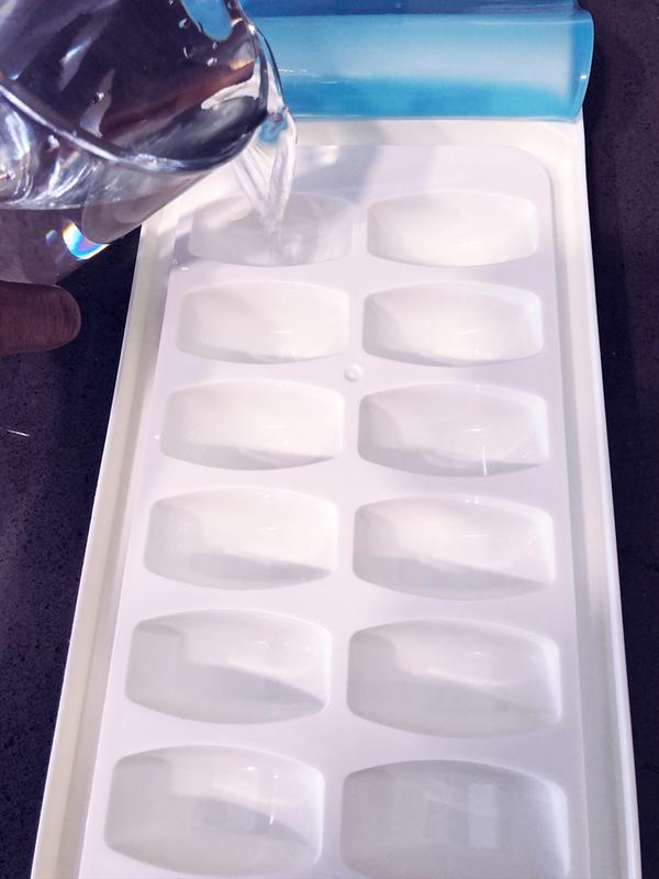 No Spill Vertical Ice Cube Tray